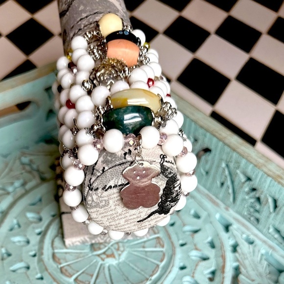 Milky white jade beaded handcrafted bracelet/ pure heart healing crystals - Picture 4 of 10